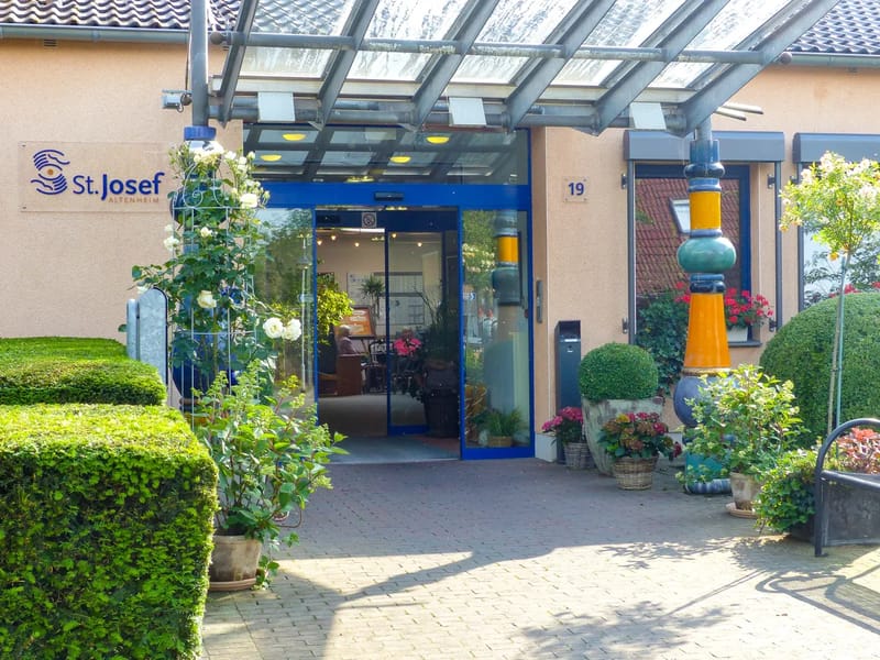 Altenheim St. Josef - Pflegeheim in Krefeld, Nordrhein-Westfalen photo 2