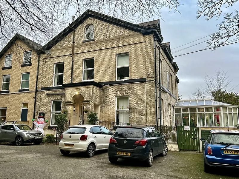 Oldfield Bank Residential Care Home - Nursing Home in Altrincham, England photo 2