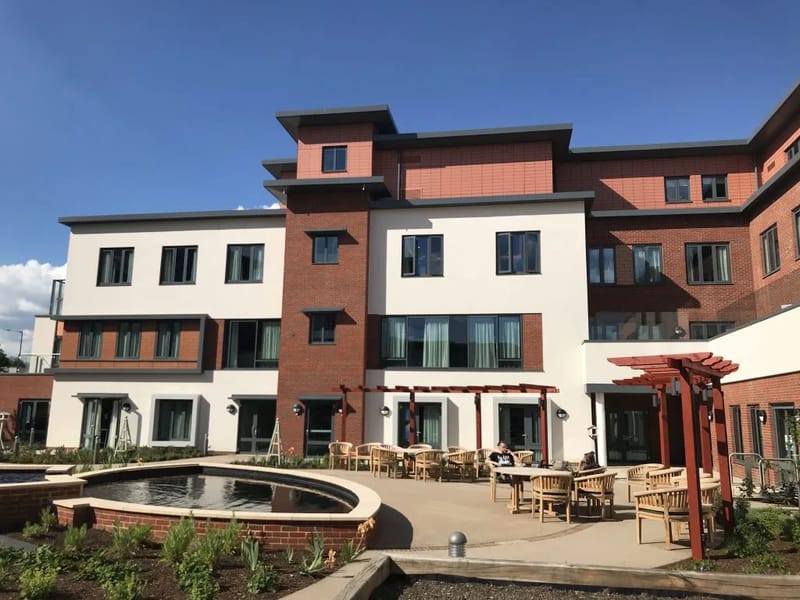 The Royal Star & Garter Home - High Wycombe - Nursing Home in High Wycombe, England photo 2