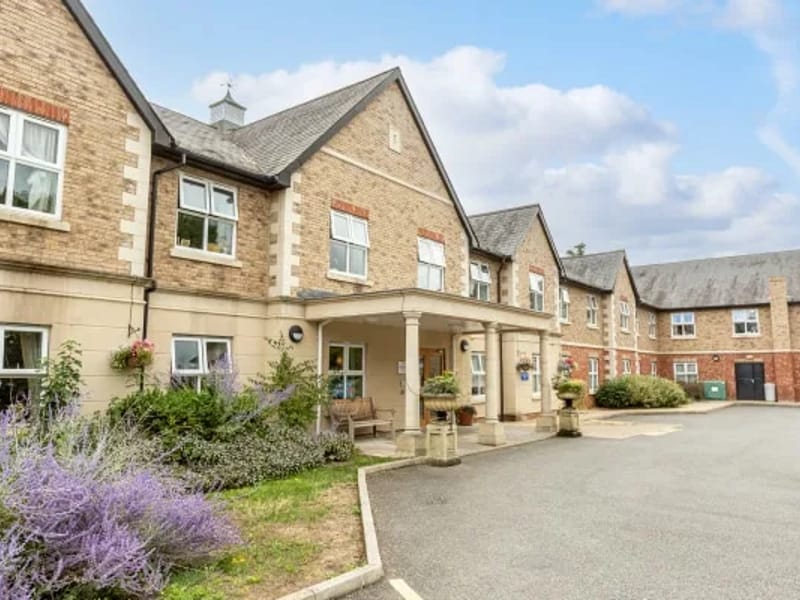 Hunters Down Care Home - Nursing Home in Huntingdon, England photo 1