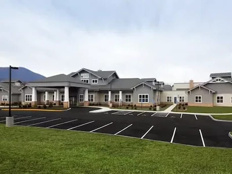 Raleigh Court Health and Rehabilitation Center - Nursing Home in Roanoke, VA photo 2