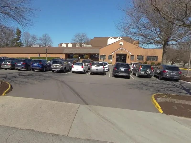Raleigh Court Health and Rehabilitation Center - Nursing Home in Roanoke, VA photo 1