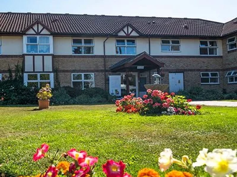 Larchwood Care Home - Nursing Home in Braintree, England photo 4