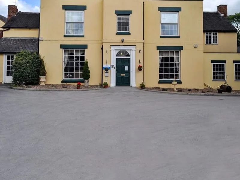 Nether Hall Care Home - Nursing Home in Swadlincote, England photo 3