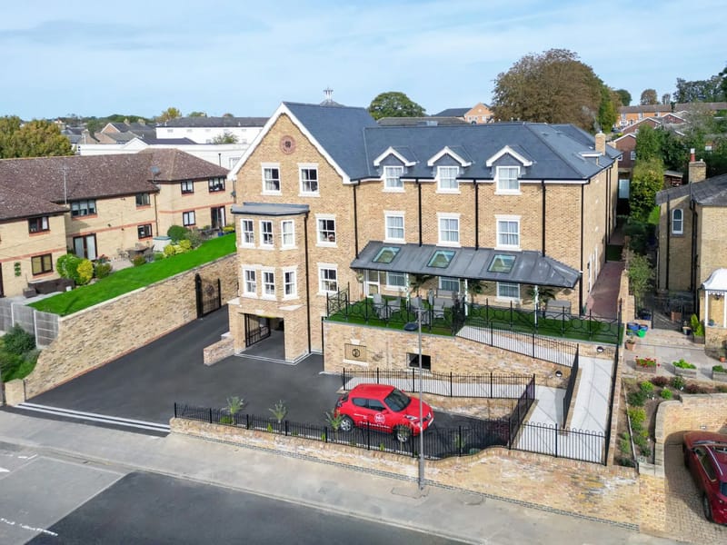 Hillview Care Home - Assisted Living in Ware, England photo 3