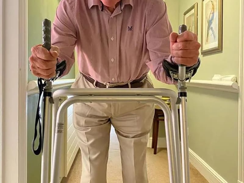 Sutton Lodge Care Home - Nursing Home in Weybridge, England photo 2