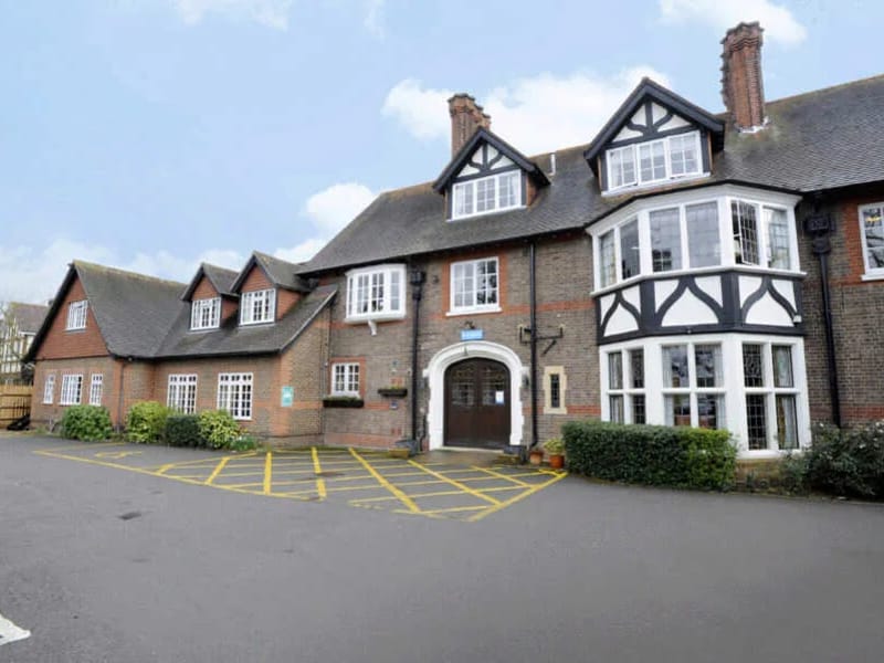 Sutton Lodge Care Home - Nursing Home in Weybridge, England photo 3