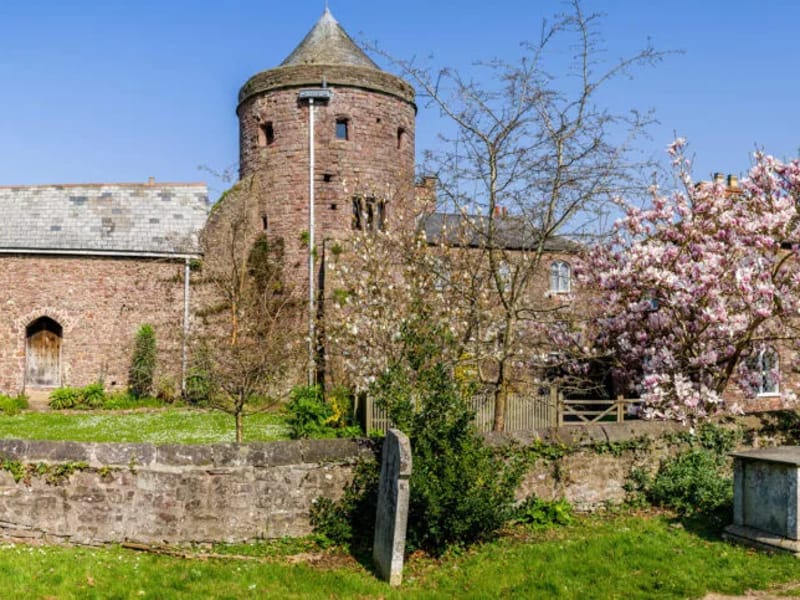 The Larches - Tiverton - Assisted Living in Tiverton, England photo 2