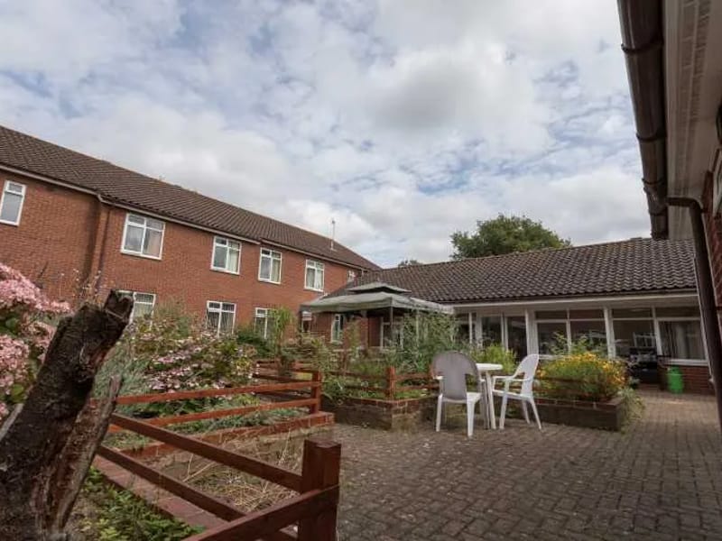 Larchwood Nursing and Residential Home in Norwich, England photo 3