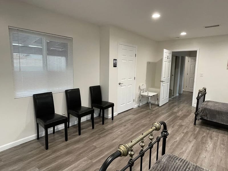 Ana'S Residence Care Facility - Assisted Living in North Hollywood, CA photo 2