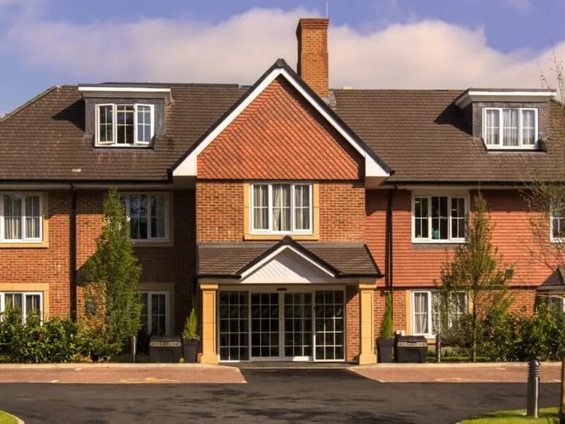 Hallmark Lakeview Luxury Care Home - Nursing Home in Lightwater, England photo 1
