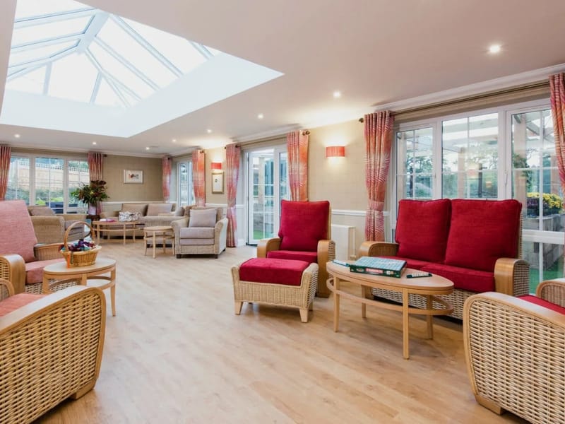 Hallmark Lakeview Luxury Care Home - Nursing Home in Lightwater, England photo 3