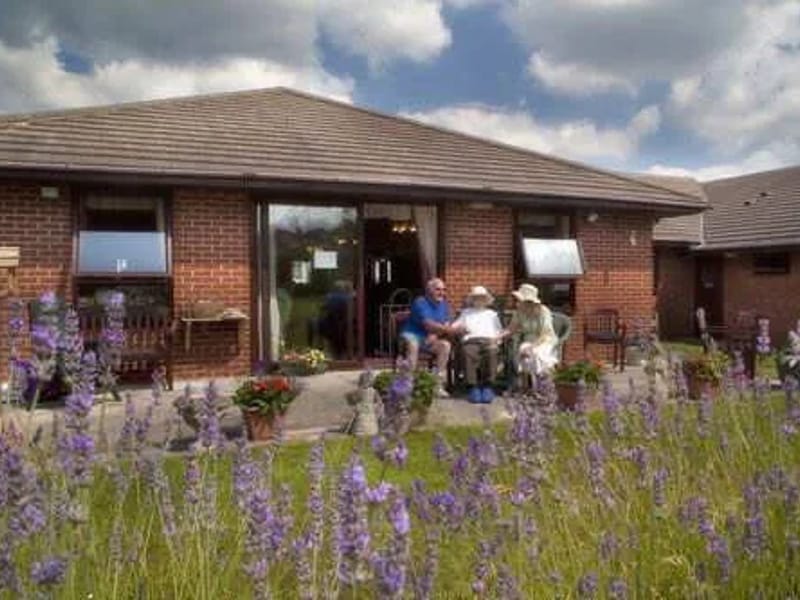 The Meadows Care Home - Nursing Home in Alfreton, England photo 2