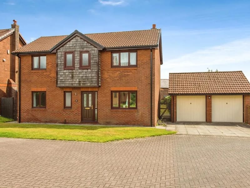 Kingshill in Wigan, England photo 4