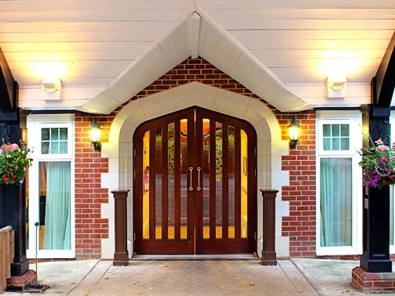 Signature at Weybridge - Nursing Home in Weybridge, England photo 9