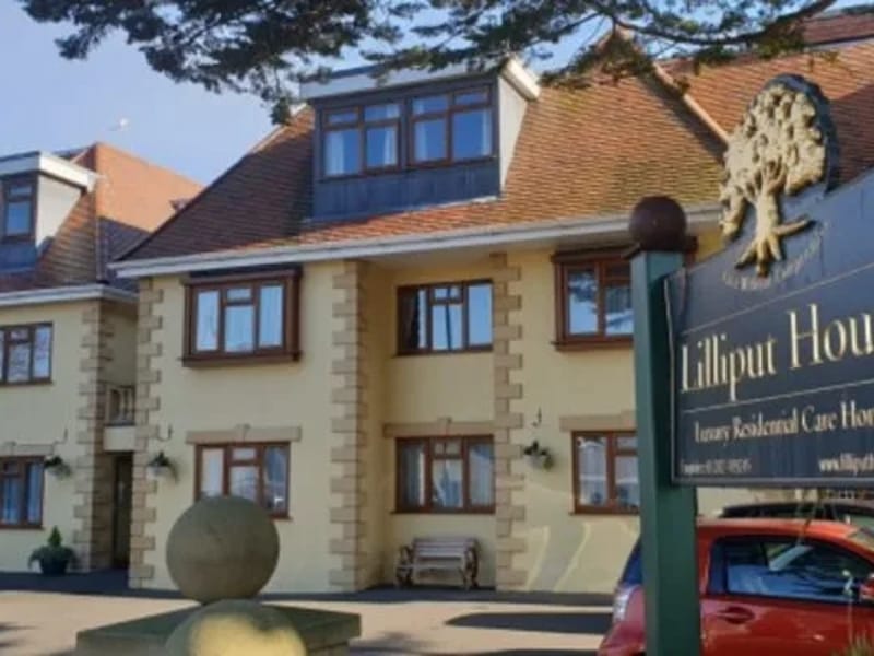 Lilliput House in Poole, England photo 2