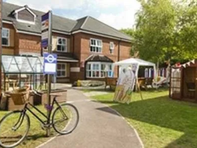 Lepton Heights Health Care Limited - Nursing Home in Huddersfield, England photo 5