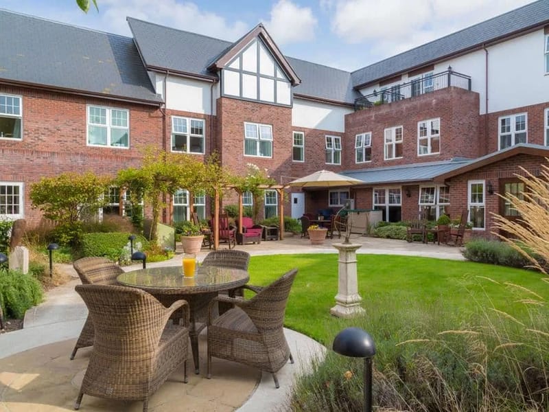 Ladybrook Manor - Assisted Living in Stockport, England photo 2