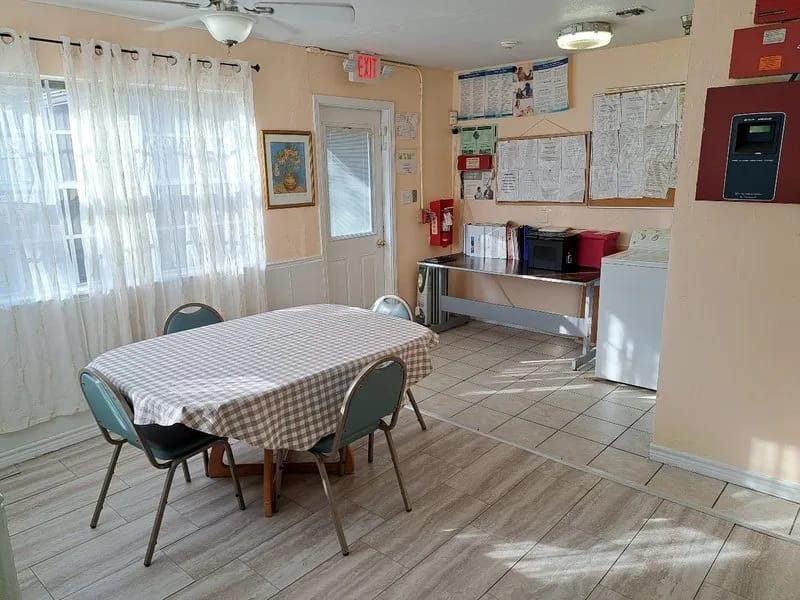 Advanced Personal Care At Hamlin Valley - Assisted Living in Houston, TX photo 3