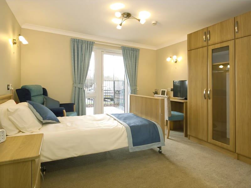 The Lakes Care Centre - Nursing Home in Dukinfield, England photo 2