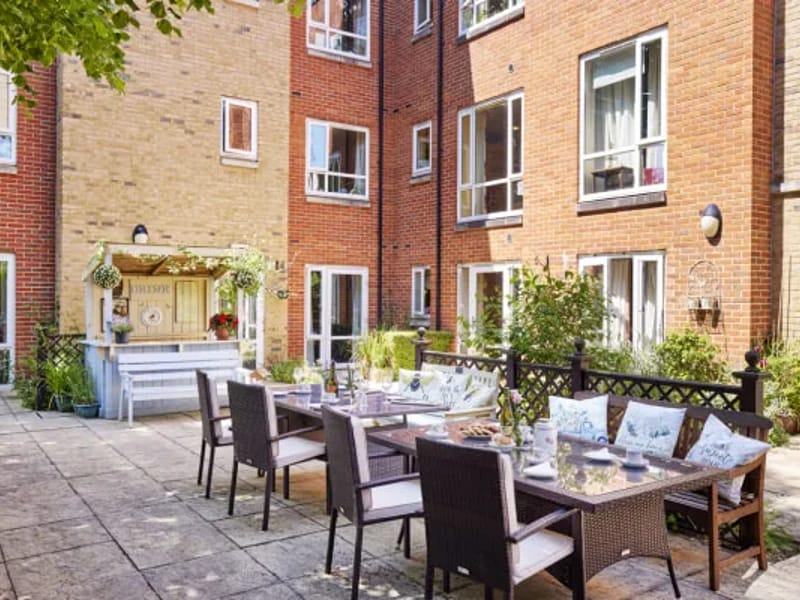 Acacia Lodge - Nursing Home in Henley-On-Thames, England photo 1