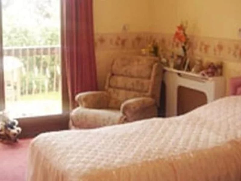 Engleburn Care Home - Assisted Living in New Milton, England photo 2