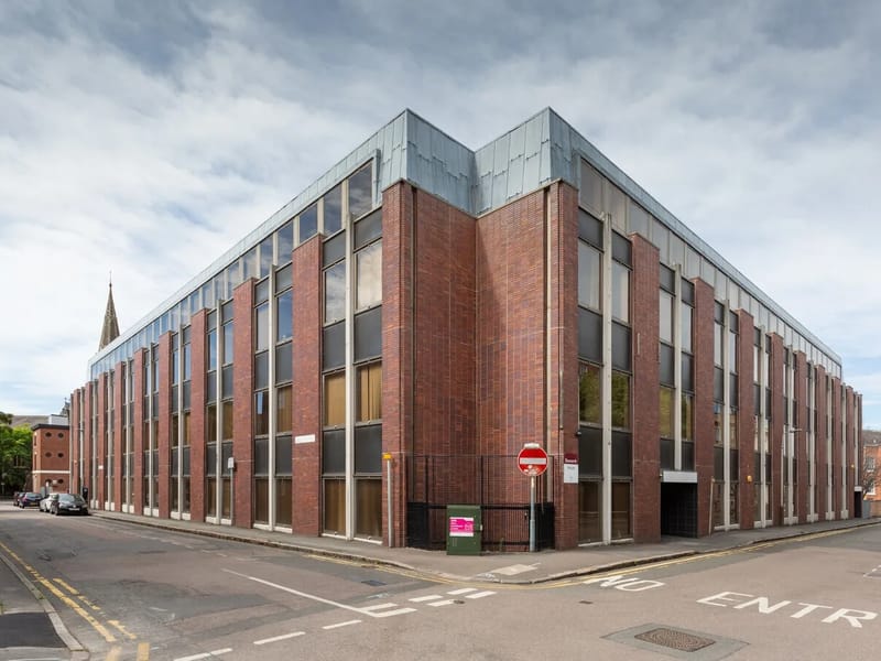 Oak House in Leicester, England photo 1