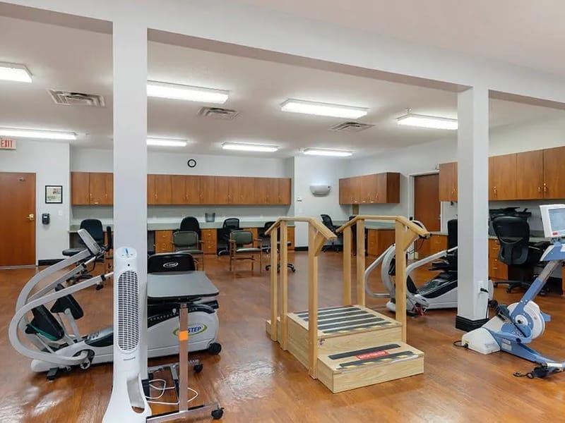 Merriam Gardens Healthcare & Rehabilitation - Nursing Home in Merriam, KS photo 2