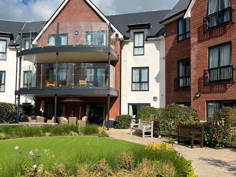 Oakfield Croft - Assisted Living in Sale, England photo 2