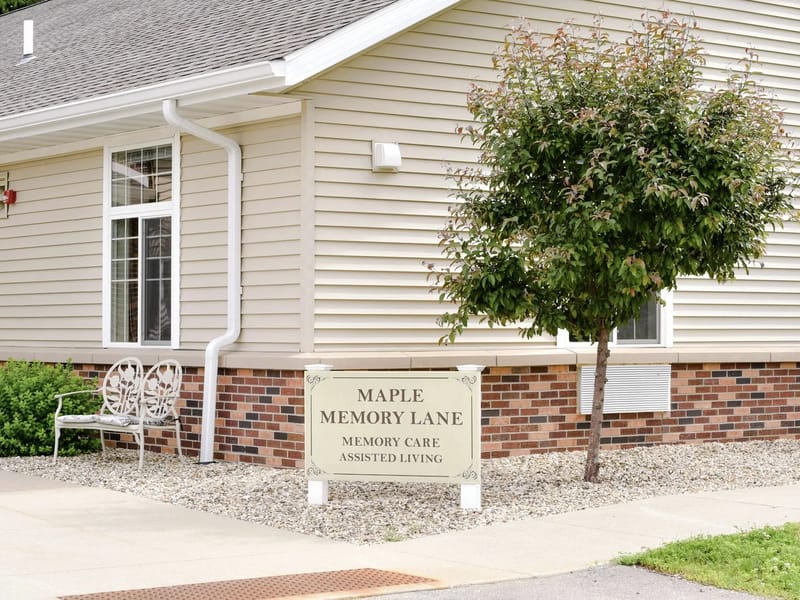 Maple Crest Manor - Nursing Home in Fayette, IA photo 2