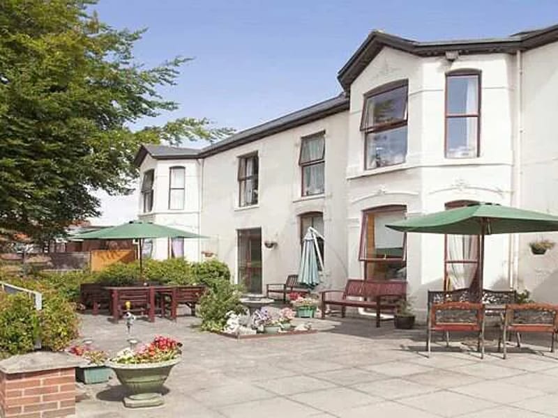 Hillcrest in Norwich, England photo 1