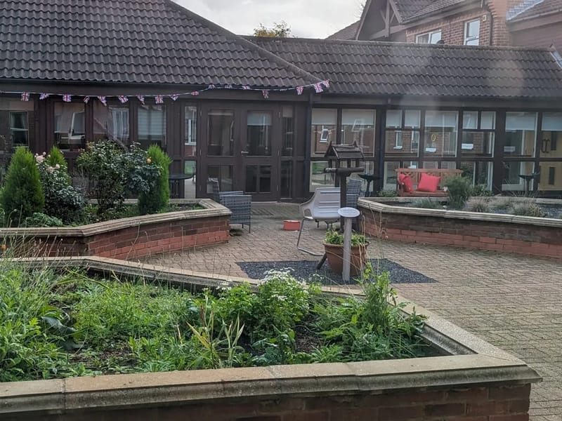 Swan Care Home in Grimsby, England photo 3