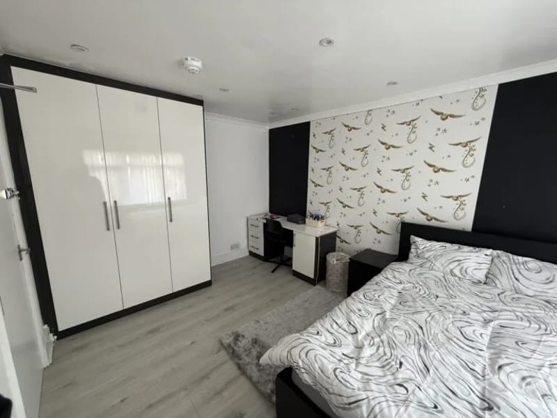 Pinewood Residential Care Home - Nursing Home in Ilford, England photo 2