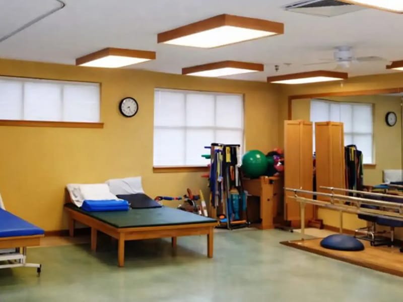 Manhattan Community Care Center - Nursing Home in Jackson, MS photo 3
