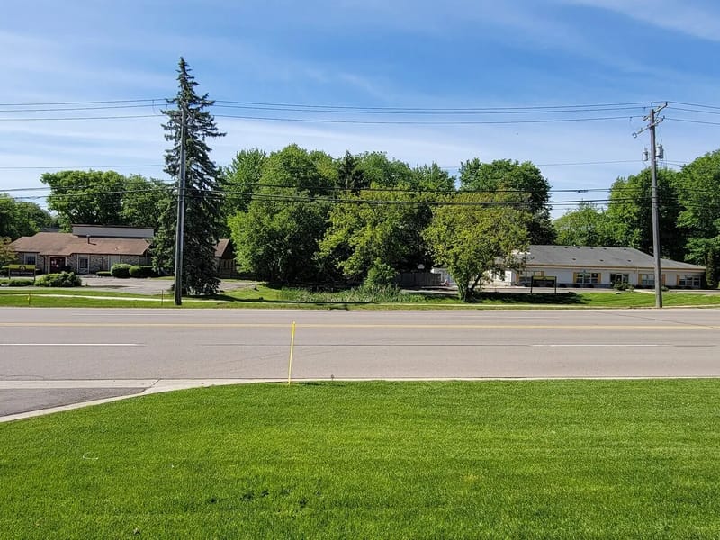 Aleardi'S 13 Mile - Assisted Living in Farmington Hills, MI photo 3