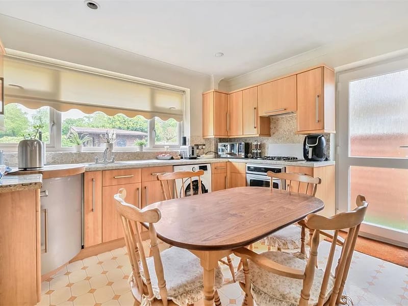 Pinkneys Road - Assisted Living in Maidenhead, England photo 3