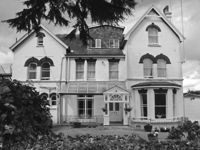 Longmead House - Nursing Home in Caterham, England photo 2