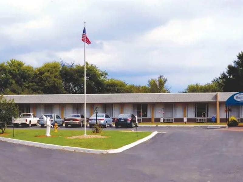 Capitol River Wellness & Rehabilitation - Nursing Home in Jefferson City, MO photo 3