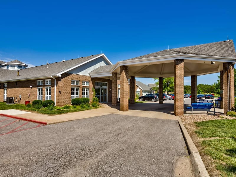 Capitol River Wellness & Rehabilitation - Nursing Home in Jefferson City, MO photo 2