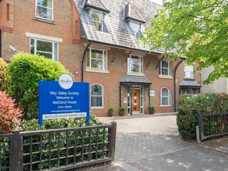 Maitland House - Nursing Home in Reading, England photo 2