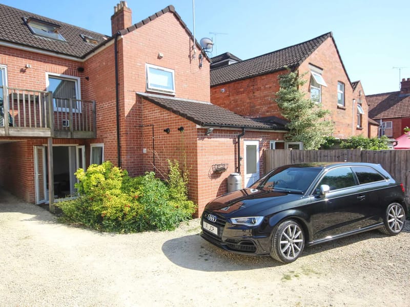 Mrs A and Mr R Brooks - 5 Everton Road - Assisted Living in Yeovil, England photo 1