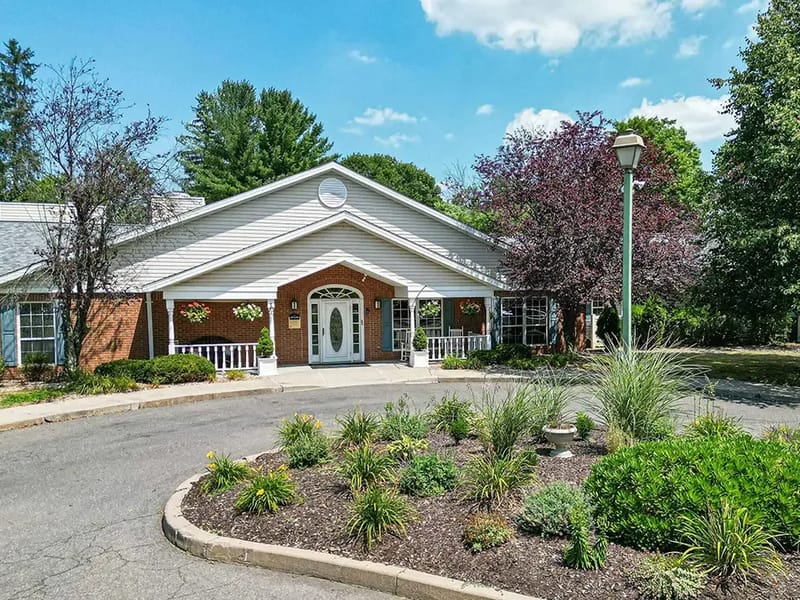 Arden Courts Of Farmington - Assisted Living in Farmington, CT photo 2