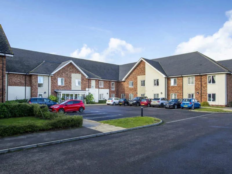Manton Heights Care Centre in Bedford, England photo 4