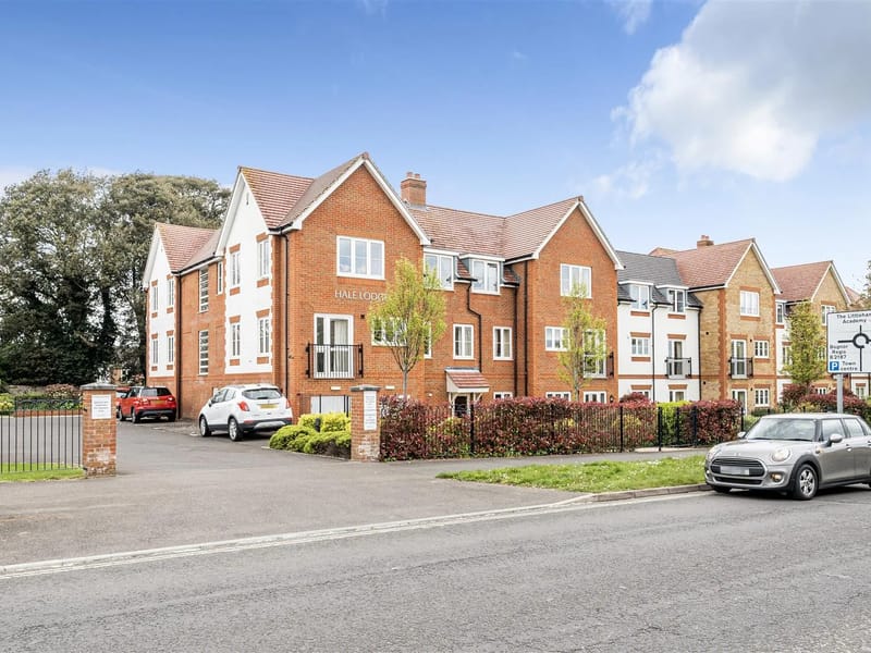 Courtwick Lodge - Assisted Living in Littlehampton, England photo 2