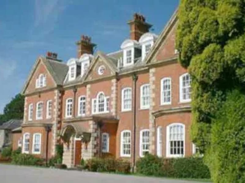 Langwith Lodge Care Home - Nursing Home in Mansfield, England photo 4