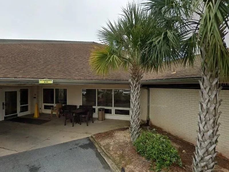Bay Breeze Senior Living And Rehabilitation Center - Assisted Living in Gulf Breeze, FL photo 1