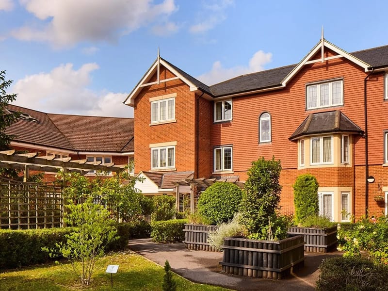 Hallmark Alexandra Grange Luxury Care Home - Nursing Home in Wokingham, England photo 3