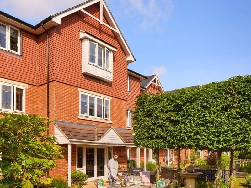 Hallmark Alexandra Grange Luxury Care Home - Nursing Home in Wokingham, England photo 2