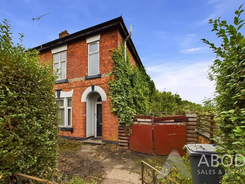 46 Derby Road - Assisted Living in Burton On Trent, England photo 2