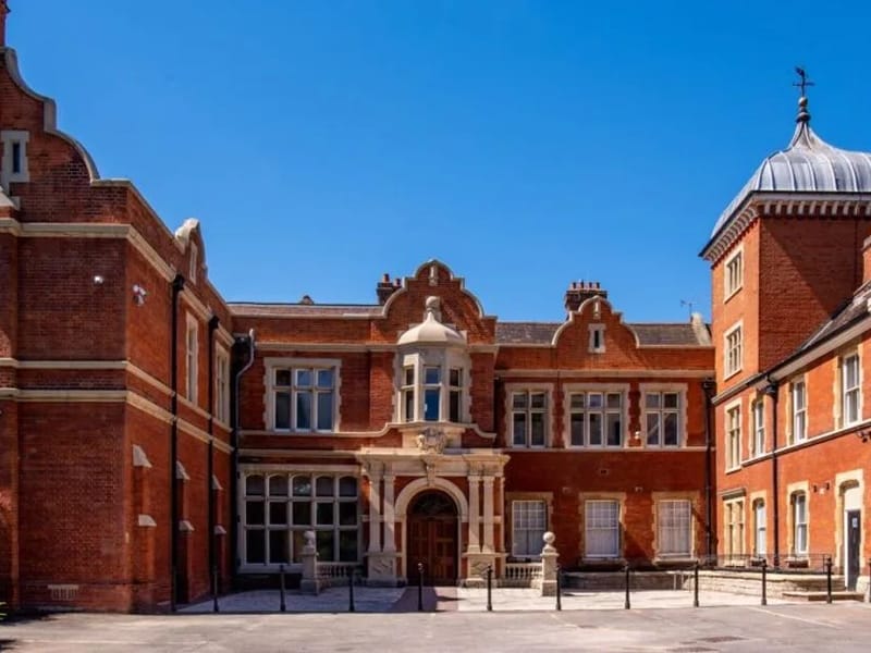 Oakwood House in Stoke-On-Trent, England photo 2